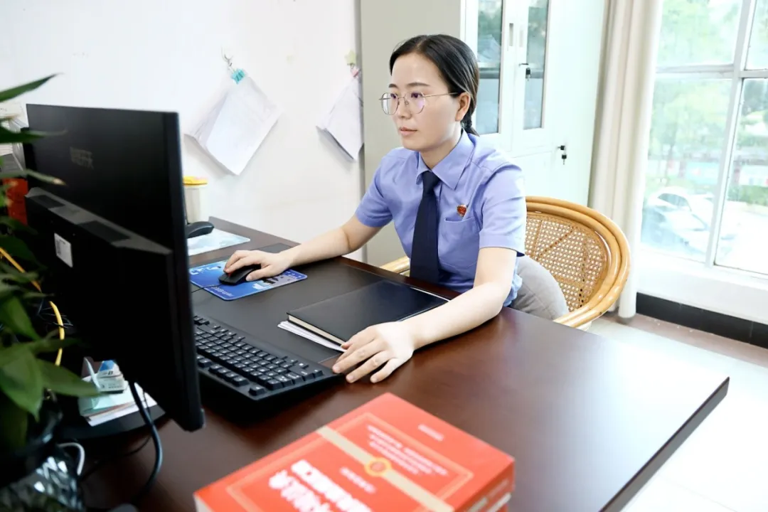 ��ȫ����ϵ�С������ˣ��ط��γ��� �¼�쾫��